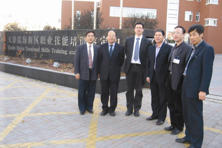 仁好老师在和德国老师合影