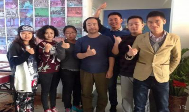 仲明老师与学员合影
