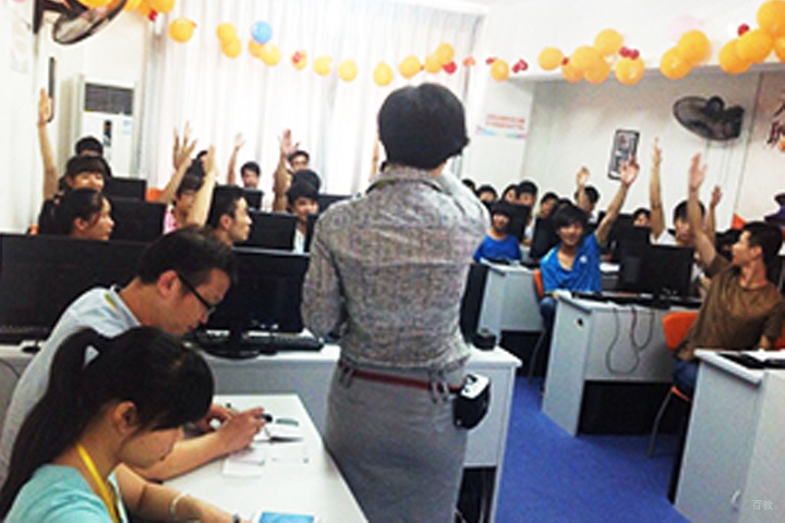 老师授课中
