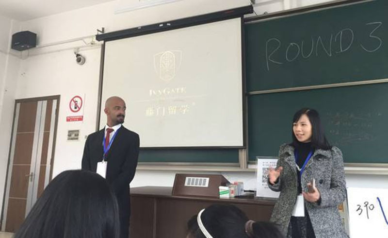 顾问老师解答现场
