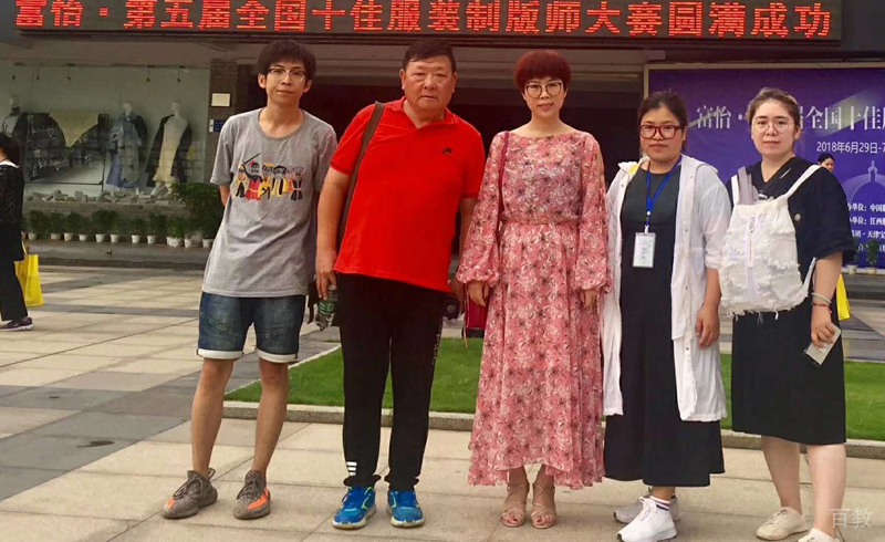 参加比赛的老师与学员