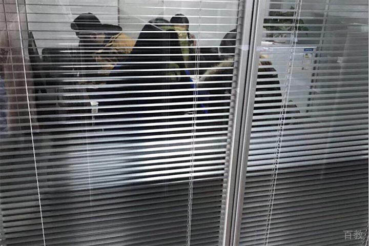 培训室外