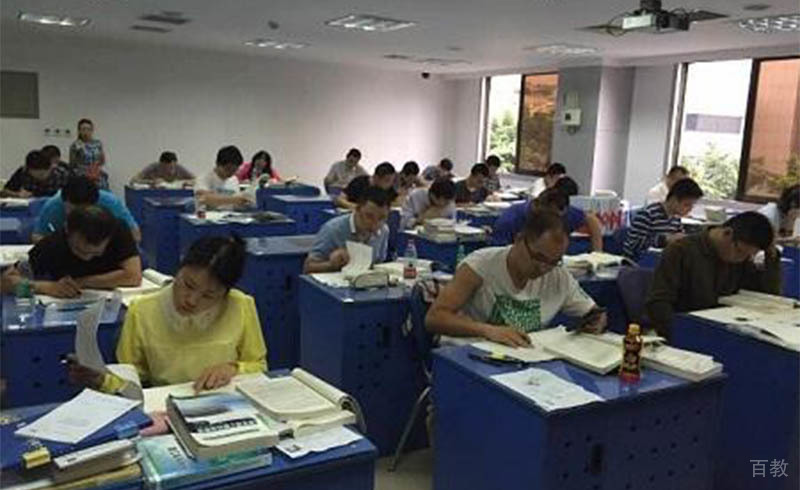 同学们认真做题