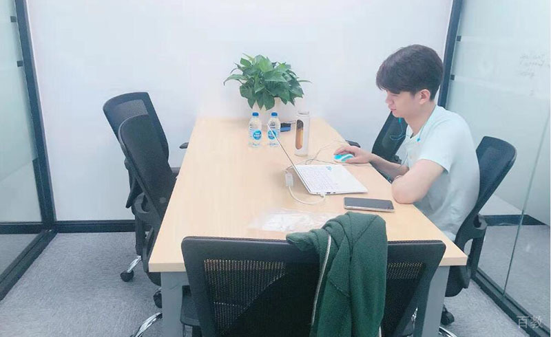 学员查阅资料